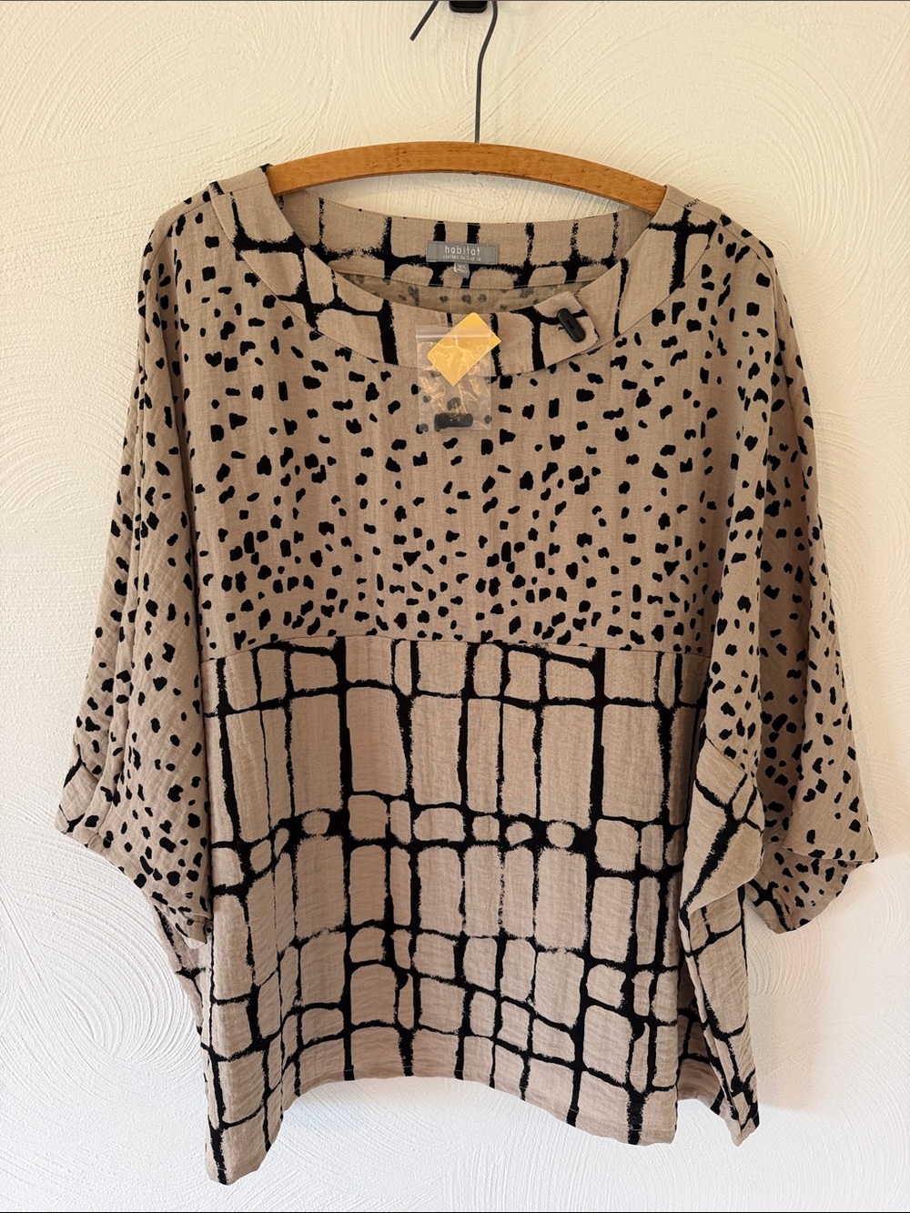 Habitat Clothes To Live In NWT Animal Print Lagenlook Top.  Size Medium / Large.